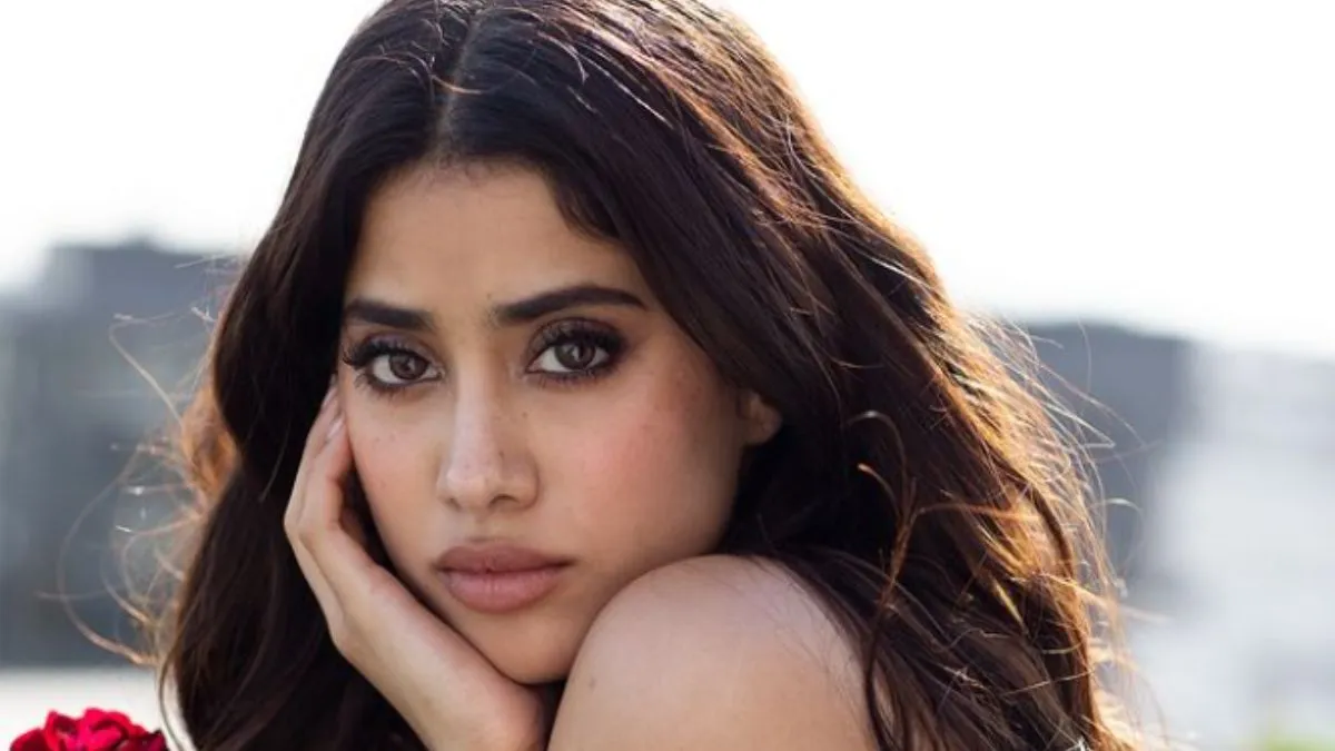janhvi-kapoor-says-paparazzi-stopped-clicking-her-pictures-from-behind-says-they-are-forced-to-listen-to-me